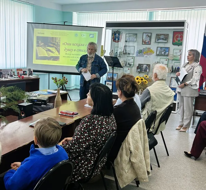 Александр Иванченко читает авторское произведение