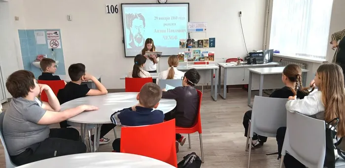 Ученик читает классу