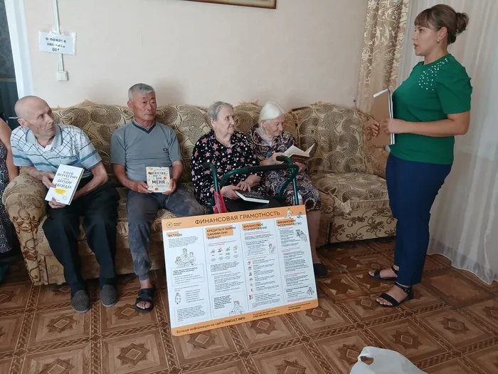 библиотекарь подробно остановился на правилах безопасного хранения финансовых средств и алгоритмах действий при подозрительных зв