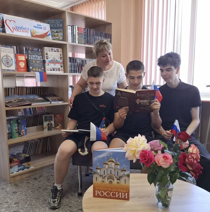 Читатели знакомятся с представленной литературой