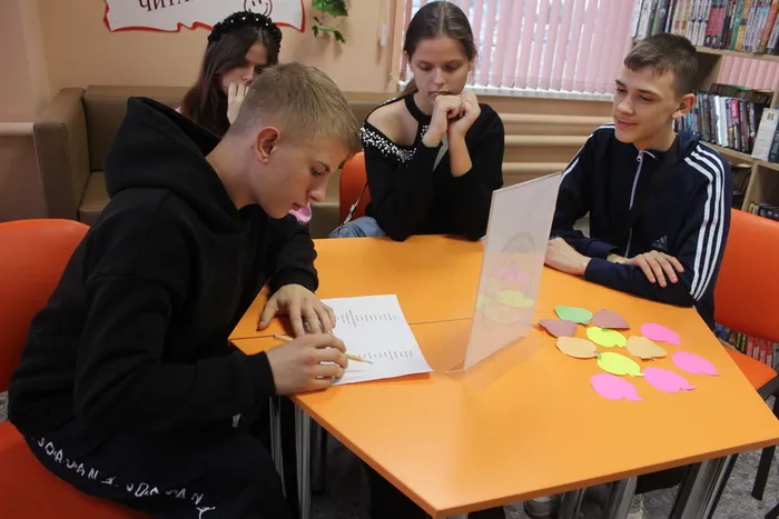 Ребята отгадывают задание