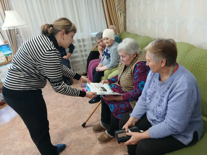 Библиотекарь свой рассказ  сопровождала демонстрацией старинных фотографий