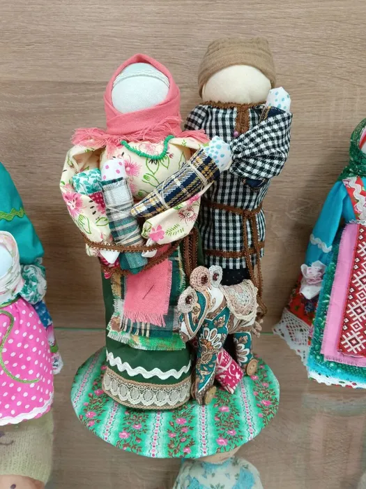 photo_5458796553414839849_y