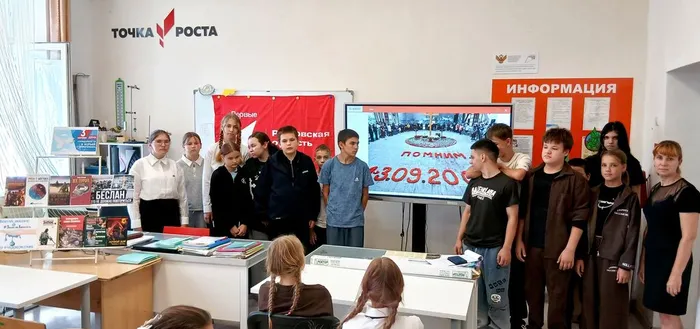 Фото с выставкой