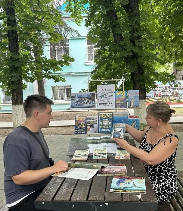 Библиотекарь познакомит с книгами о рыбалке (2)
