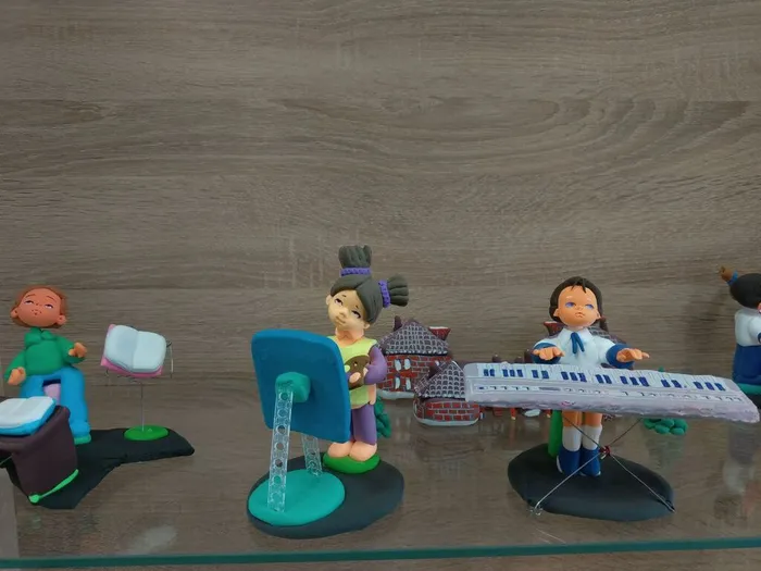 photo_5458796553414839853_y