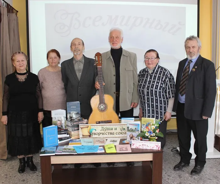 Участники клуба поэтов