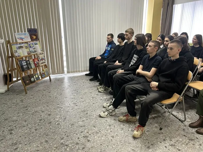 книжная выставка «Дыхание Крымской весны», где представлены книги и материалы, посвященные истории и культуре Крыма.