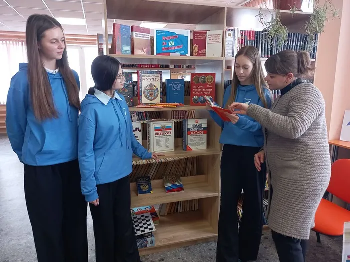 Библиотекарь уделил внимание тому, как активная гражданская позиция, выраженная через участие в выборах, может способствовать позитивным изменениям в обществе