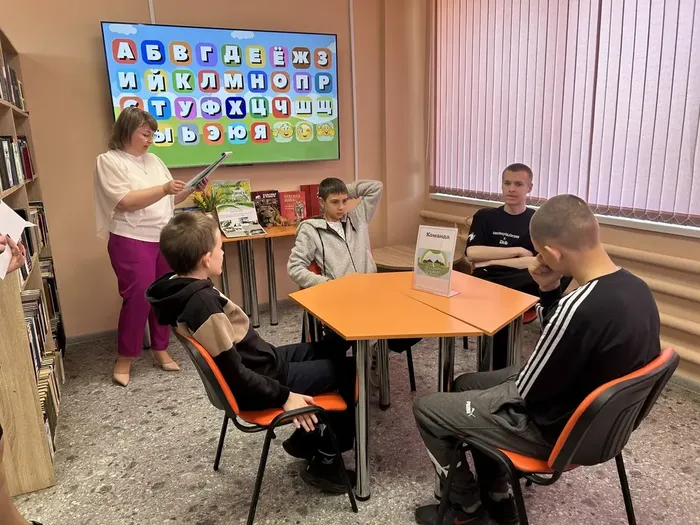 Ведущая задает вопросы (1)