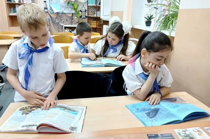 Дети читают книги (1)