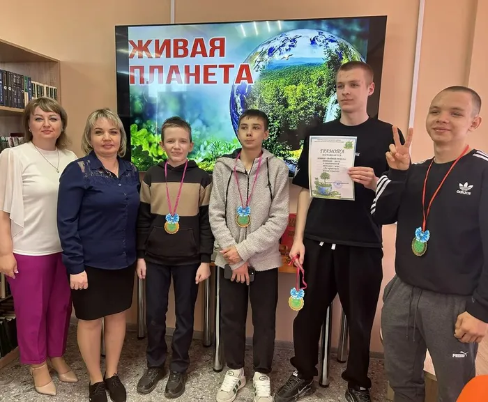 Награждение команды Зеленый патруль занявшие 1 место