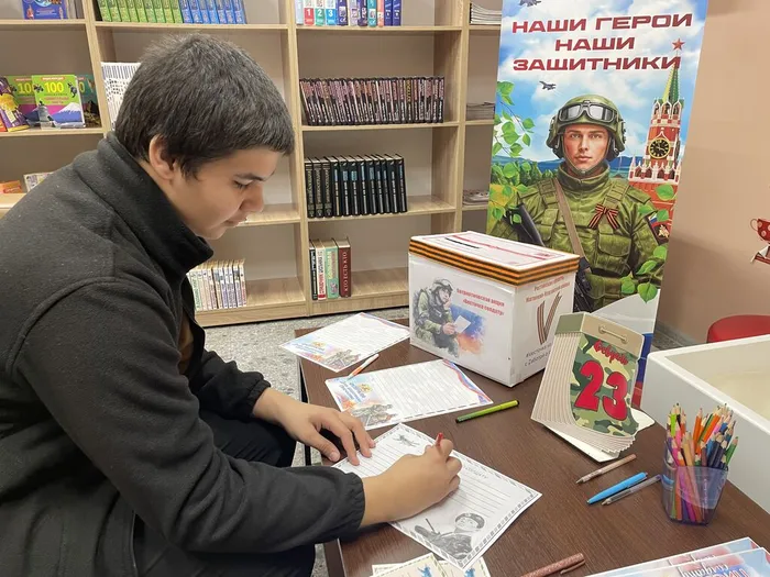 Участник акции пишет письмо