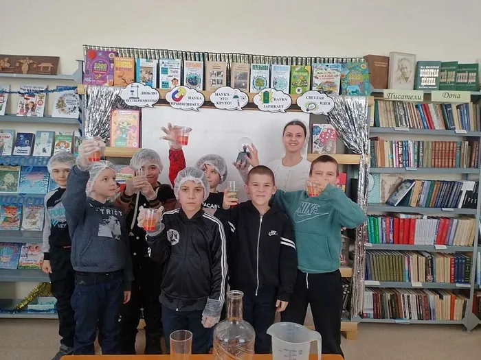 библиотекарь и мальчики