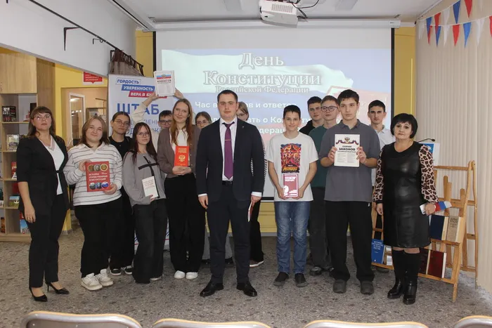 Общие фото с с тематической книжной выставкой