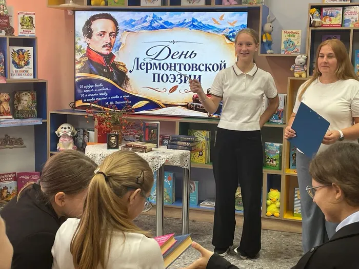 Участница мероприятия читаетотрывок из поэмы Бородино