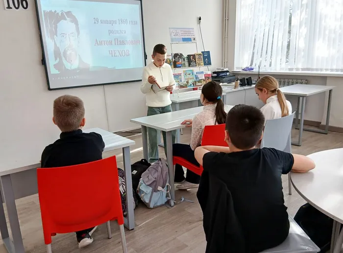 Чтение рассказов Чехова