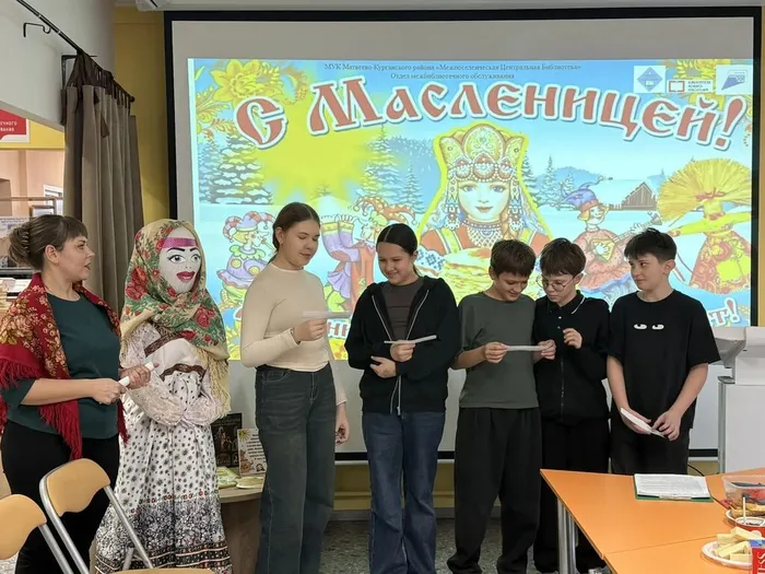 Задорные частушки, исполненные с огоньком, заставили всех притоптывать в такт и подпевать