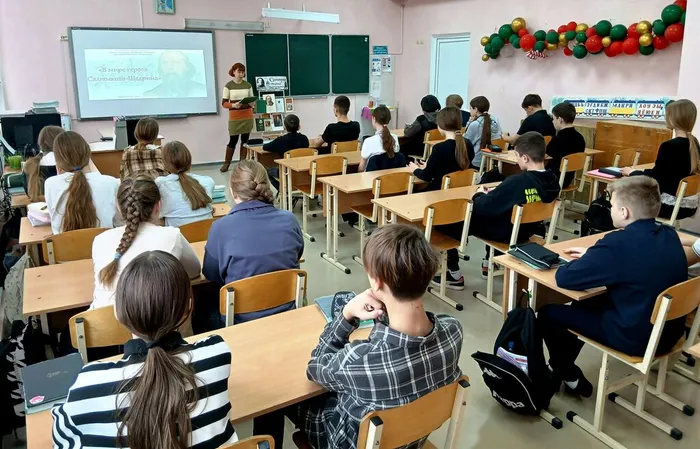 Библиотекарь рассказывает биографию писателя (1)