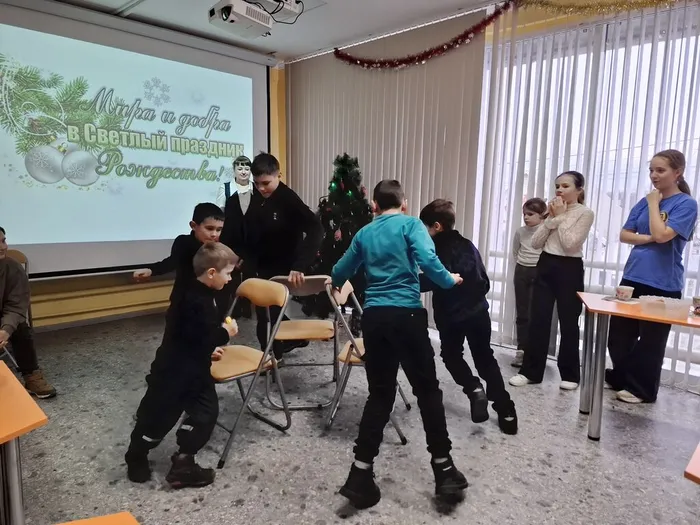 Дети играют