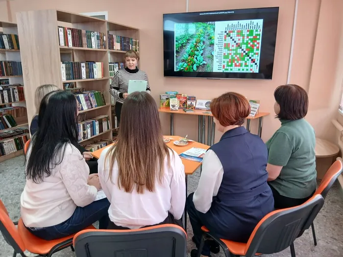 В рамках заседания клуба «ДевЧАТ» прошел познавательный час под названием «Разные посадки на одной грядке». (1)