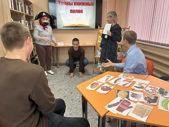 Ребята с помощью пантомимы отгадывают героя книг