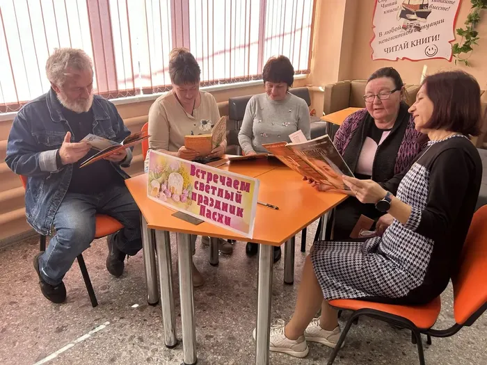 Читатели знакомятся с литературой по теме