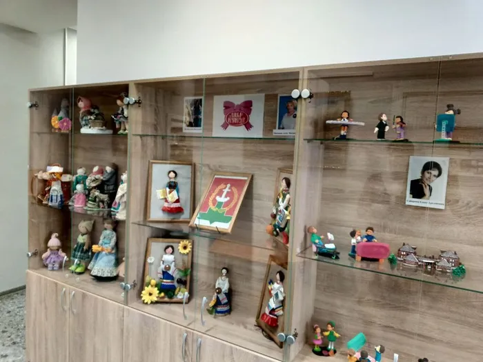 photo_5458796553414839891_y