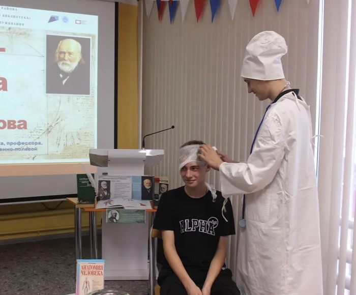 Учащиеся пробуют себя в роли доктора