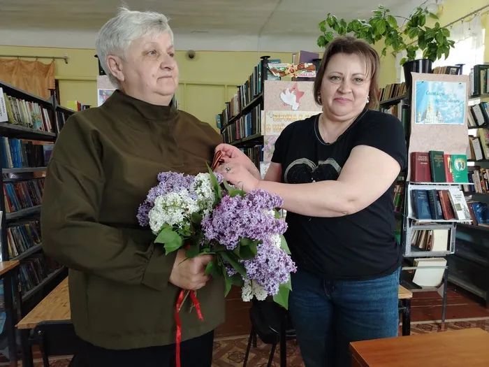 Акция Георгиевская ленточка - каждому читателю. Александровская библиотека