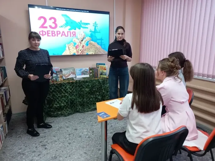 Диана Константиновна с увлечением рассказала ребятам о ключевых моментах военной истории нашей страны, о подвигах героев разных эпох.