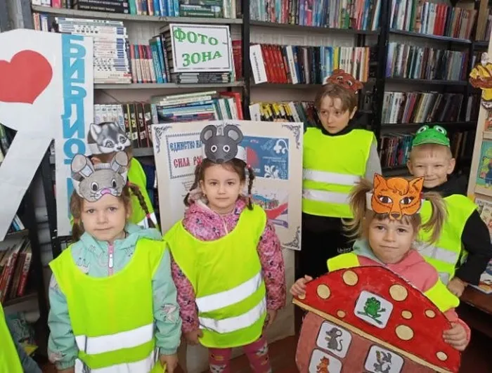 Читатели Новониколаевской библиотеки в образе