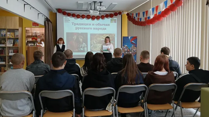 Ведущие рассказывают о традициях русского народа