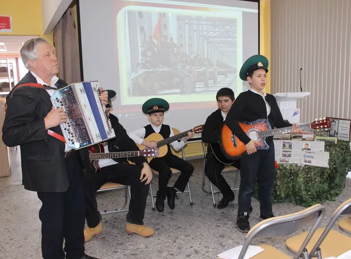 Алексей Завода исполняет патриотическую песню