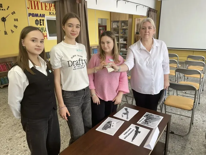 Участники квеста получают фрагмент артефакта.jpg