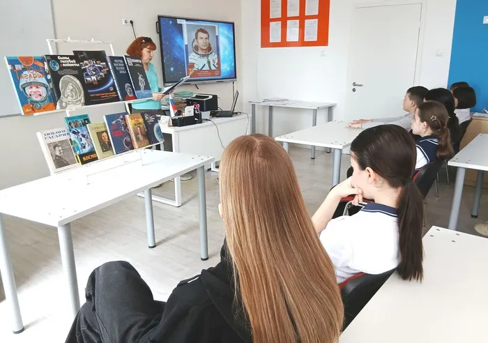 Библиотекарь рассказывает о космонавтах Ростовской обл