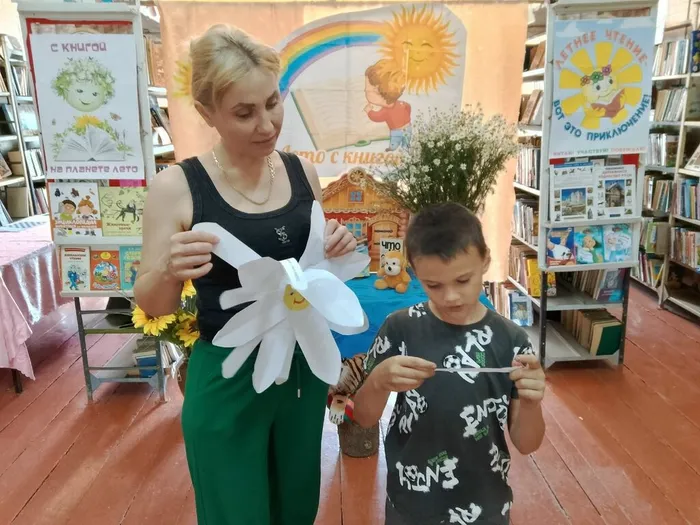 Участники игровой программы в Латоновской библиотеке