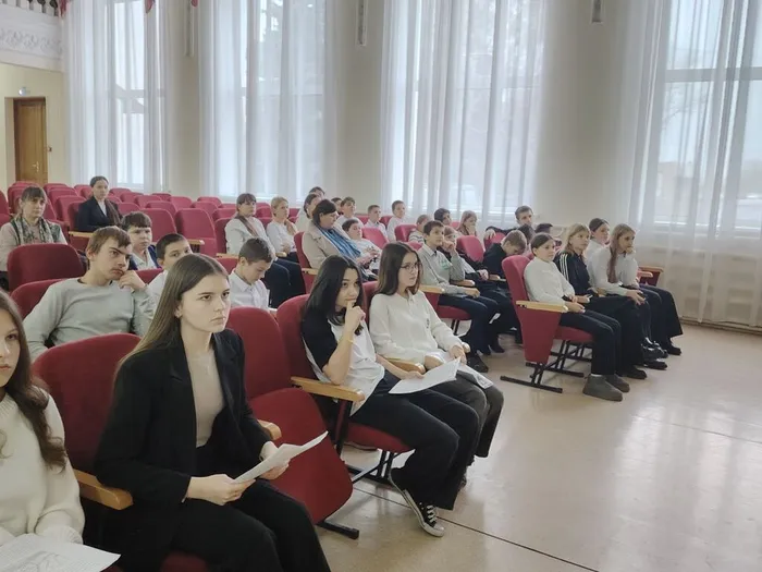 Дети смотрят виртуальную экскурсию