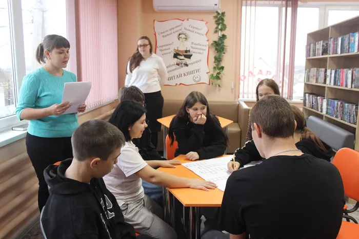 Ребята разгадывают кроссворд